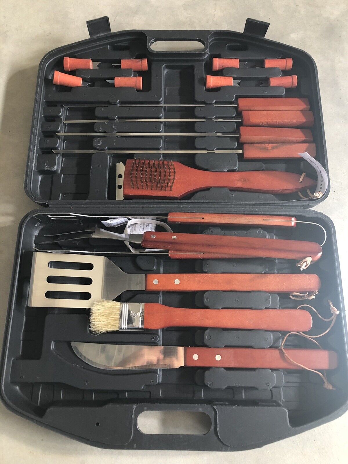 18 Piece Barbecue Tools Set in Stainless Steel with Carry Case
